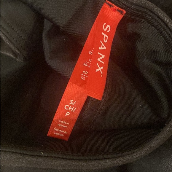 SPANX Bestselling Faux Leather Pants - Picture 4 of 5